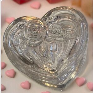 Crystal Glass Heart Trinket box embossed Roses. 3x3x1”-decorative gift-box incld